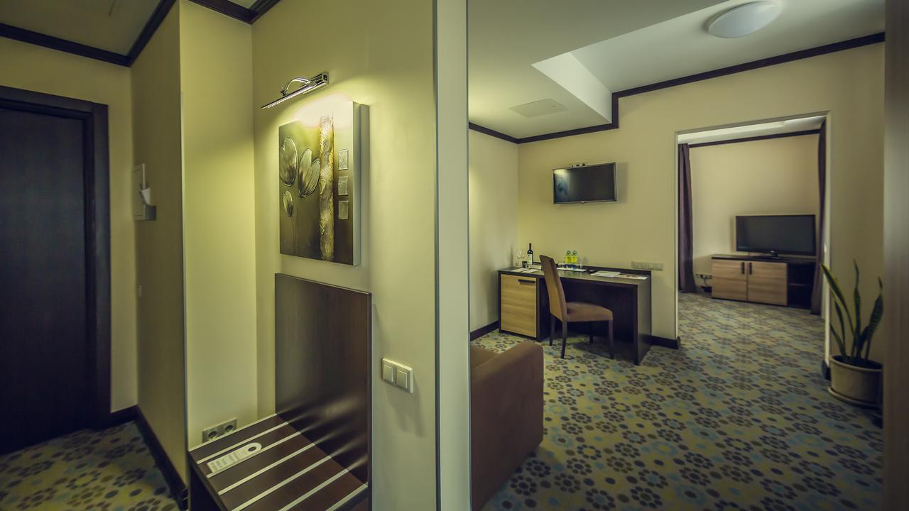 Park-Hotel Golosievo Kiev Extérieur photo